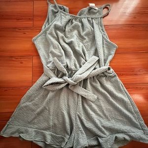 Pistachio colored rhomper